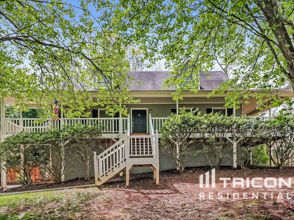 34 Yellowstone Dr
