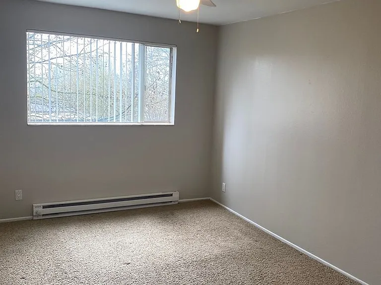 2020 Building — Photo 32