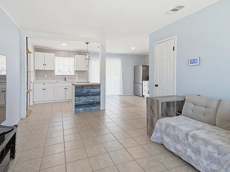 1403 Little St — Photo 8