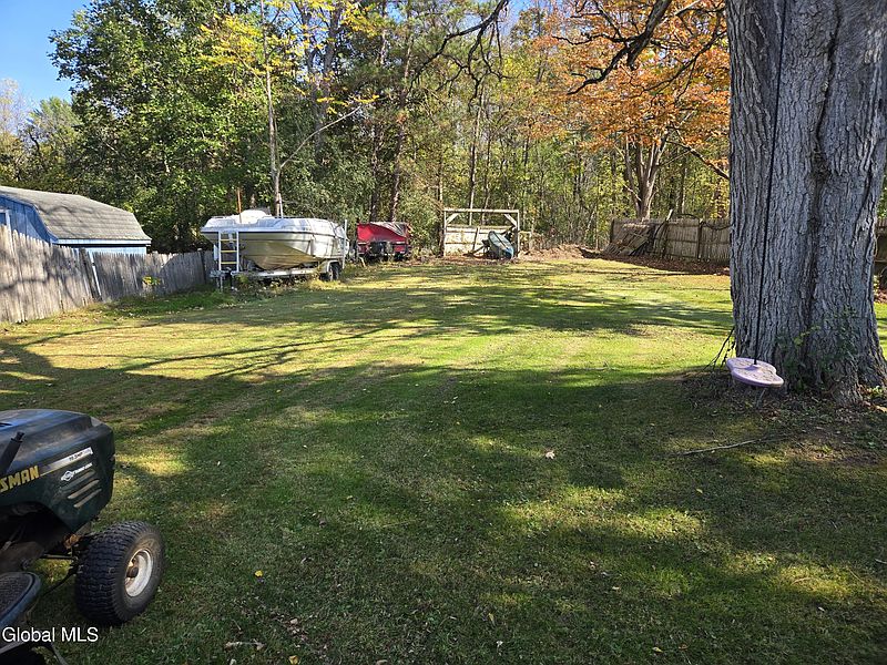 4th image of 179 Lake Rd Road