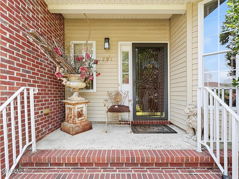 Listing photo 5