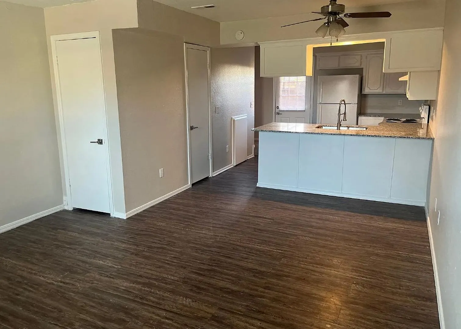 Renovated Two Bedroom Townhomes — Photo 2