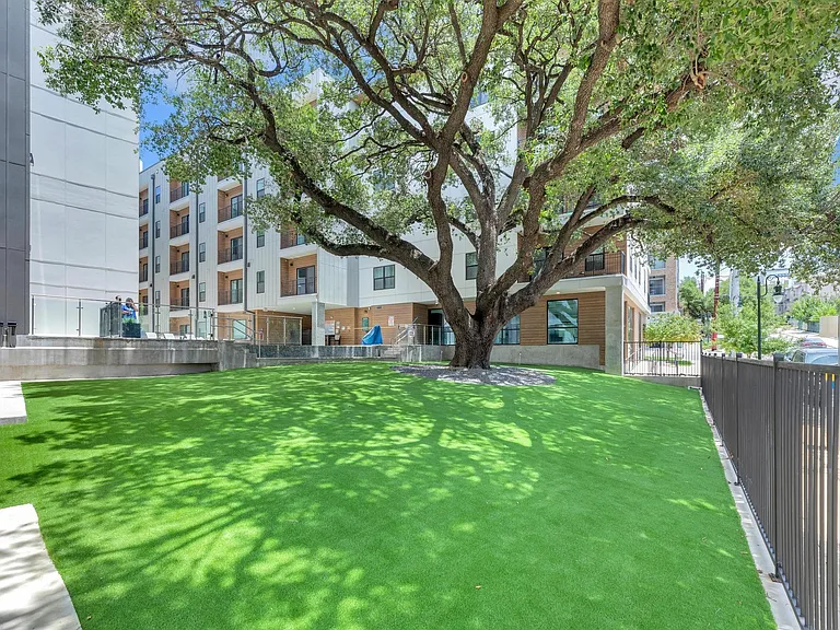 2500 Longview St #323 — Photo 35