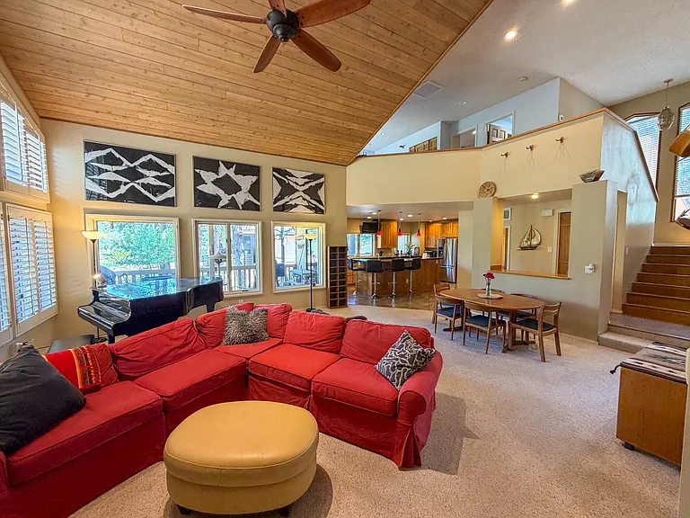 1617 N Mariposa Rd — Photo 4