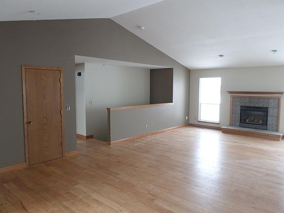3rd image of 2421 Fox Trail Dr NE