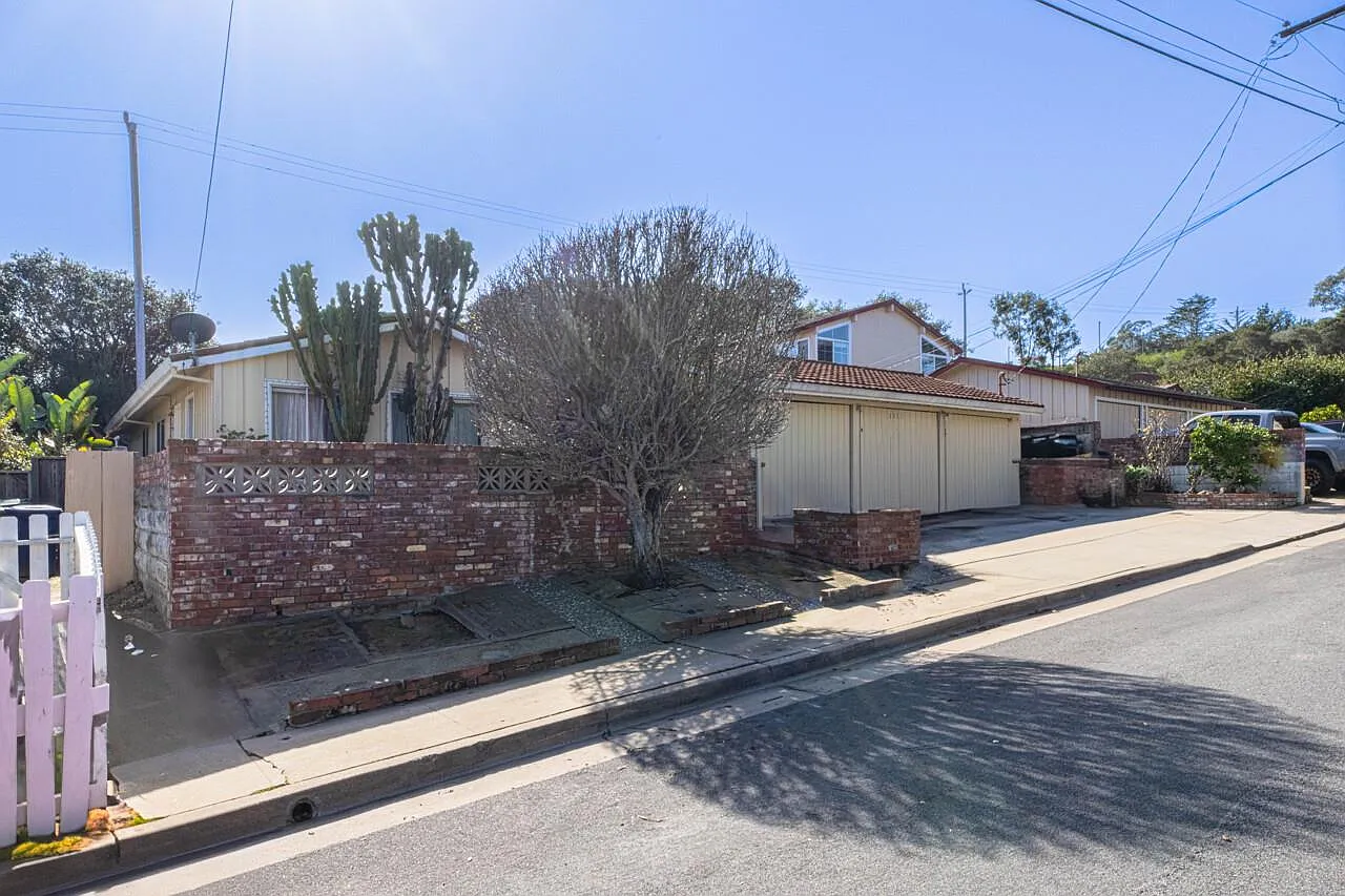 1113 McClellan Ave photo 1