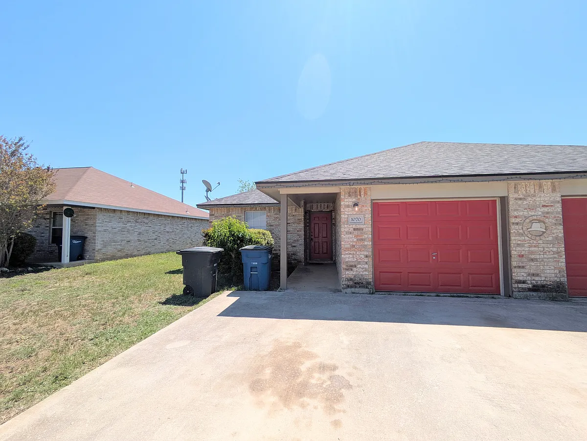 Building Photo - 1070 Misty Acres Dr
