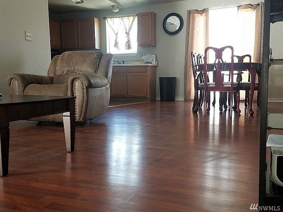 5th image of 620 N Desdemona Ave