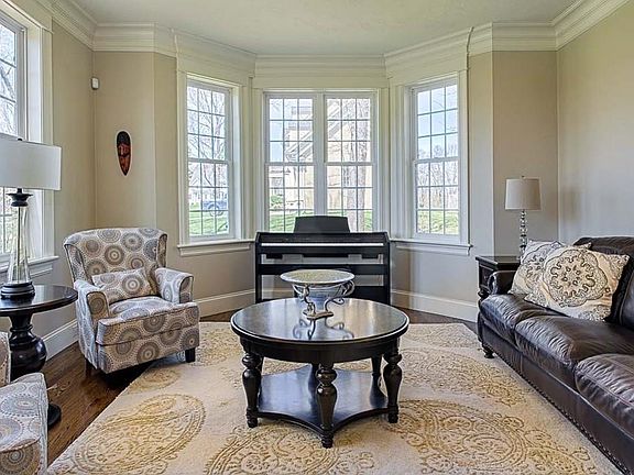3rd image of 5 Kenley Ln