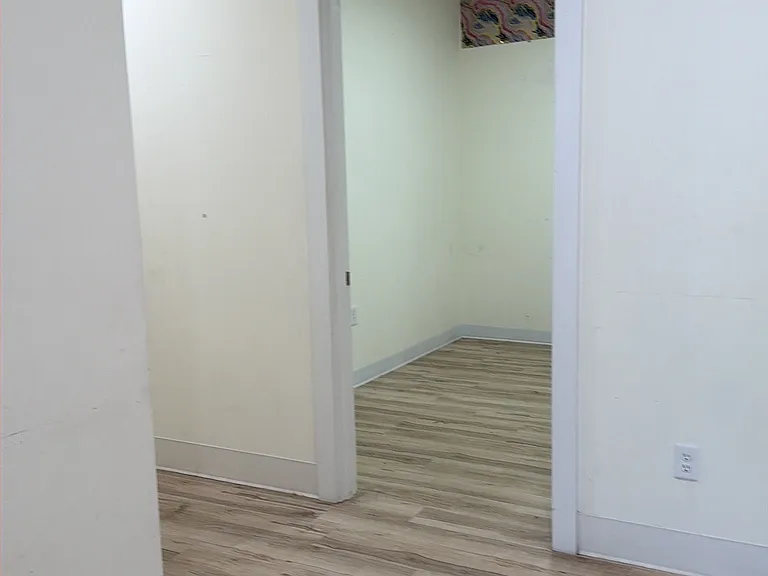 219 S Locust St #1C — Photo 4
