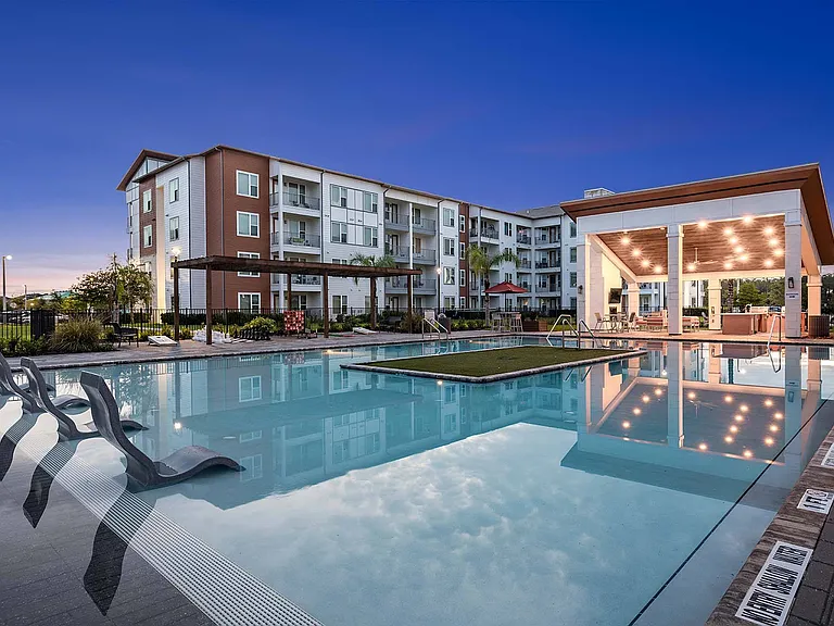 Madison Pointe Apartments — Photo 15
