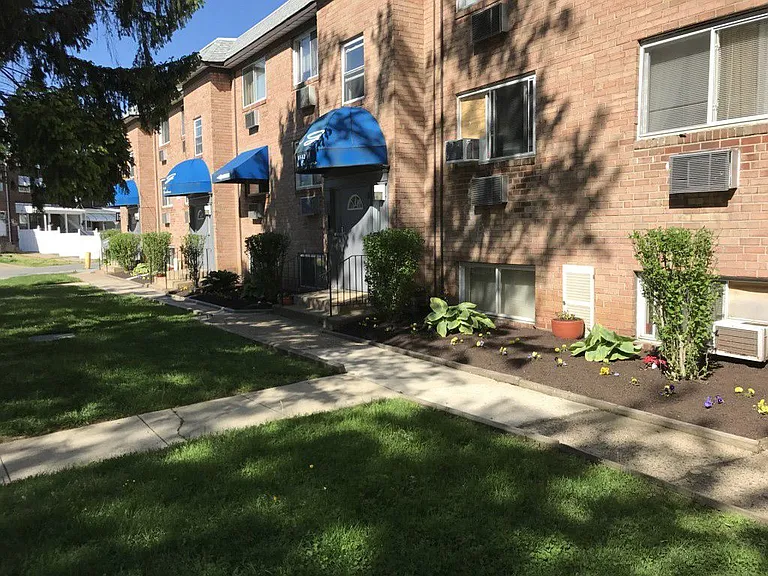 Renshaw Apartments — Photo 9
