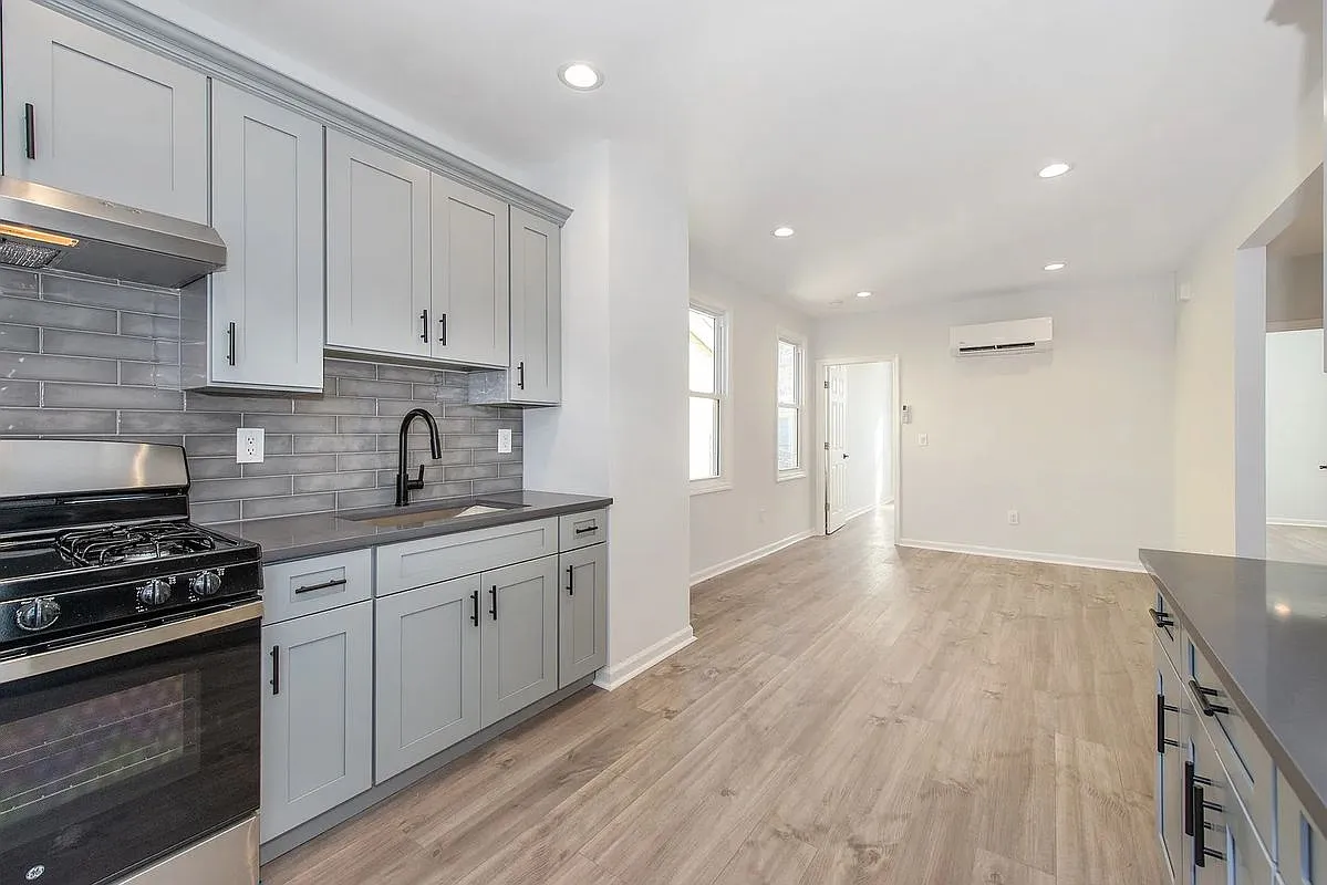 2 bed, 1.0 bath, 732 sqft, $1,850 — Photo 4