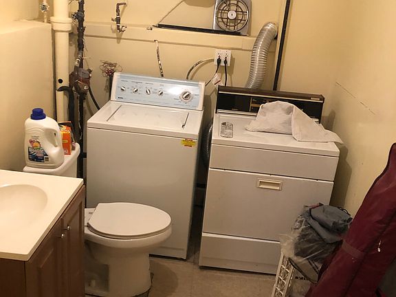 Bsment Bathroom and Laundry