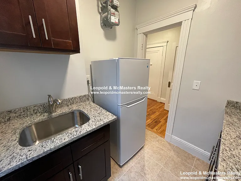 Gorden St Apartments — Photo 27