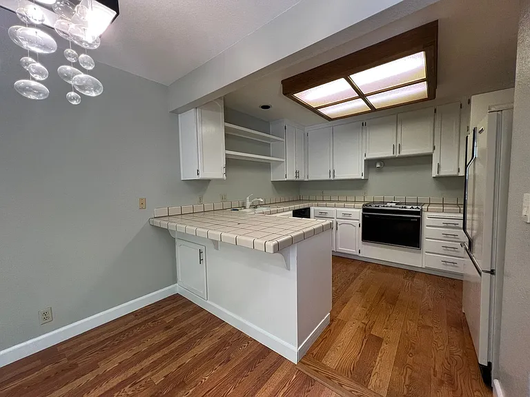 1201 W Parr Ave — Photo 3