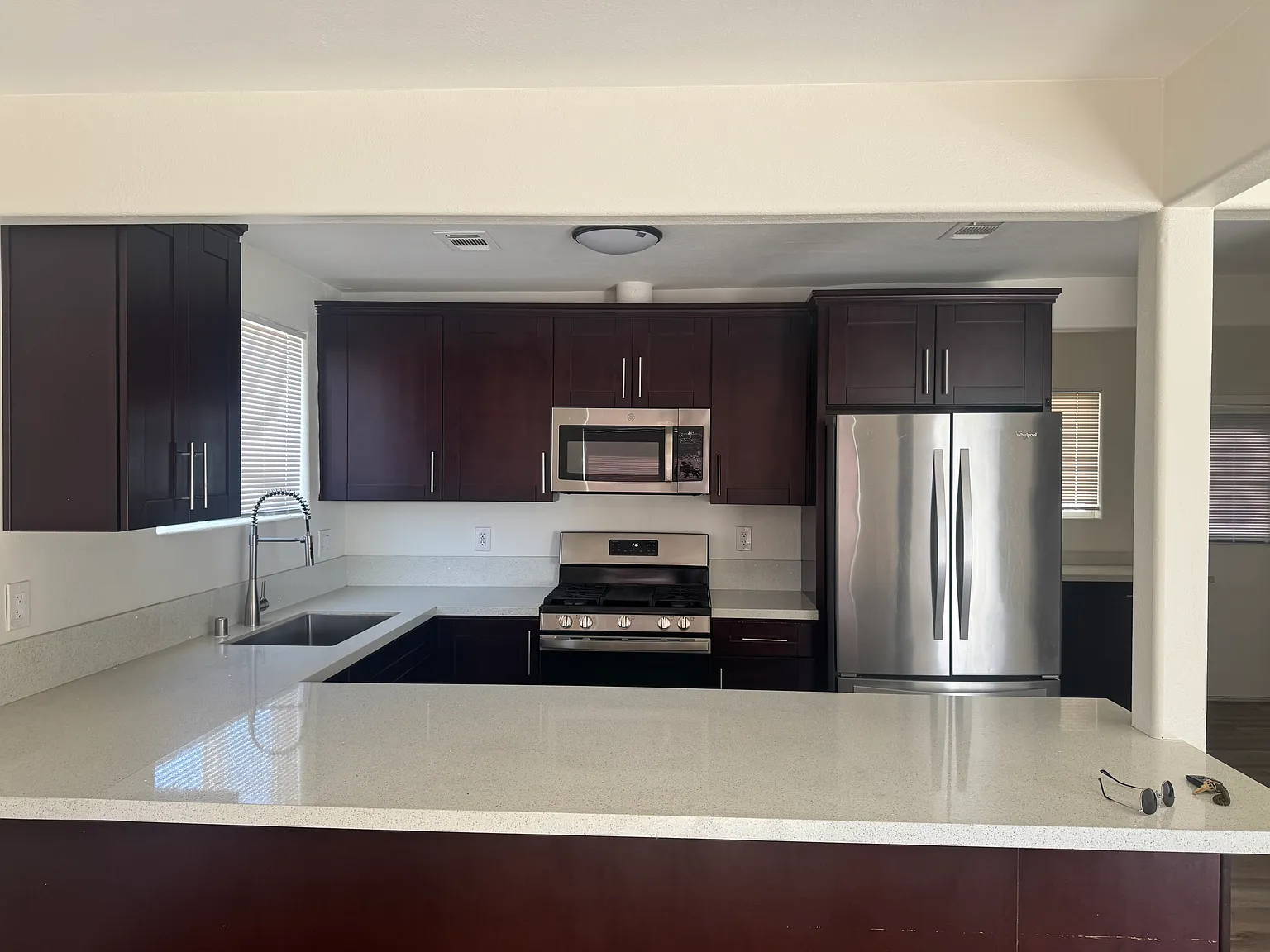 2 bed, 1000 sqft, $2,800 — Photo 2