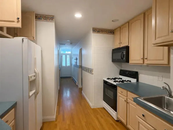 99 2nd St #4, Medford, MA 02155