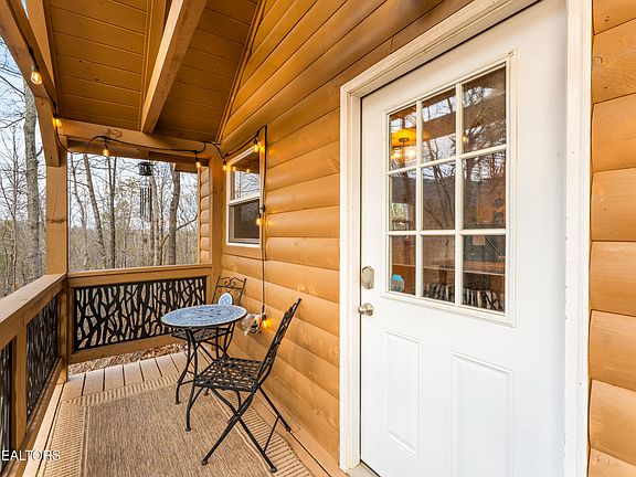 5th image of 1634 S Mountain View Rd