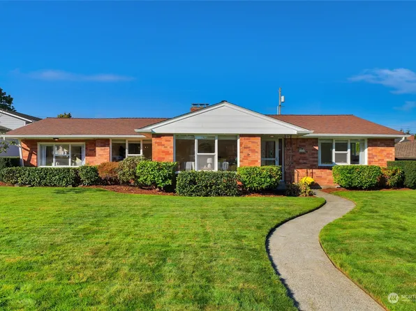 5020 Rucker Avenue, Everett, WA 98203