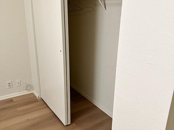 5th image of 2542 W Belmont Ave APT 1