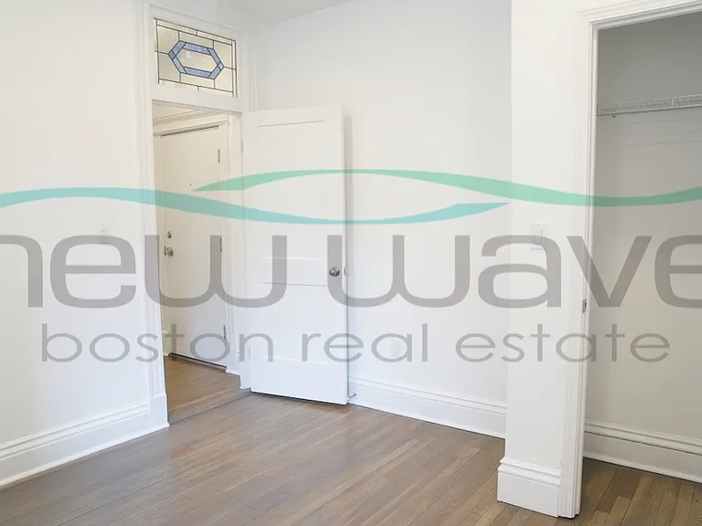 55 Queensberry St #11 — Photo 6
