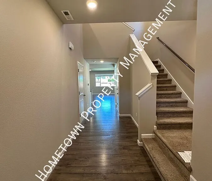 3332 Juno Ct NE — Photo 2