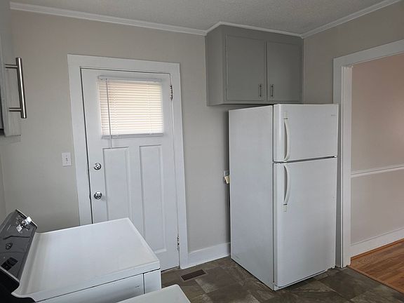 2nd image of 1280 Saint Matthews Rd