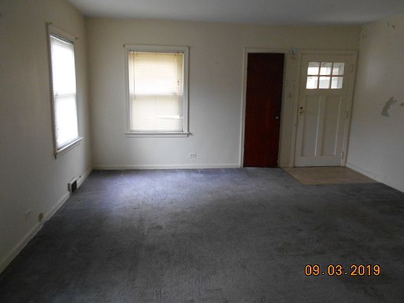 3rd image of 13820 S School St