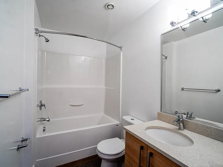 3185 Tillicum Rd — Photo 4