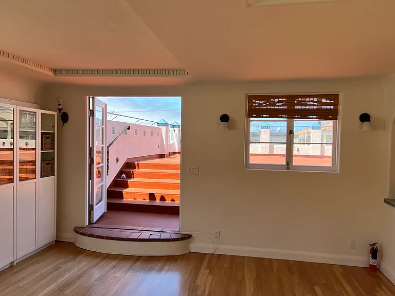 435 Manhattan Ave #A — Photo 3