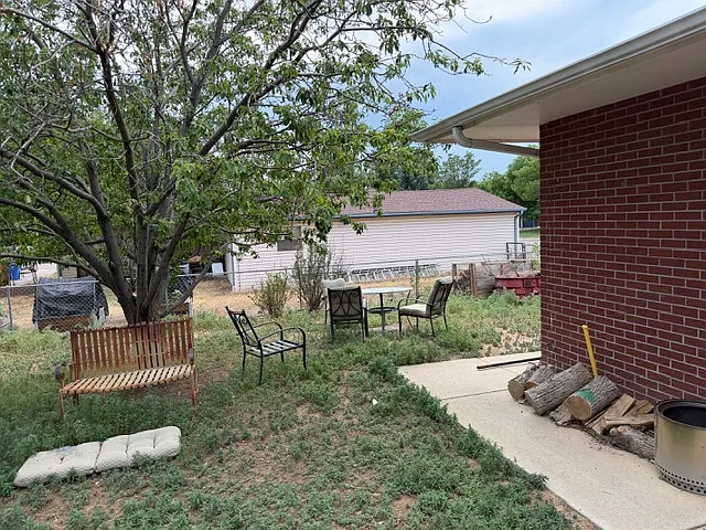 2441 W Elizabeth St — Photo 5
