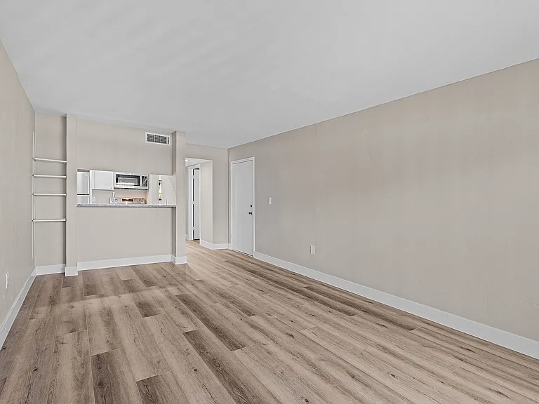 1917 Maravilla Ave #34 — Photo 1