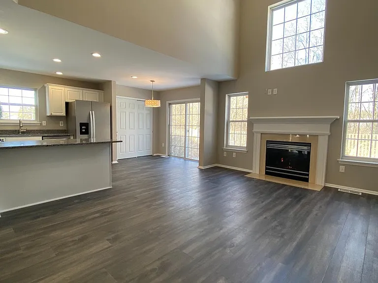 105 Hearthstone Ln — Photo 9