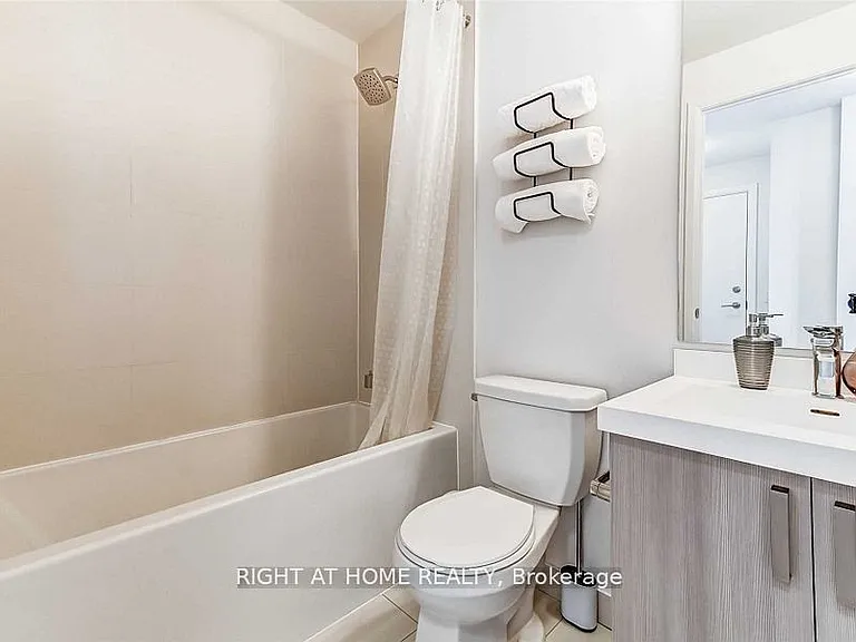 7895 Jane St #213 — Photo 10