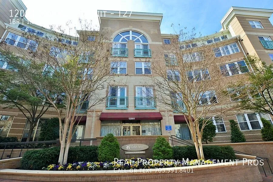 Beautifully Maintained 1st Floor Condo Available in Market Street at Town Center! — Photo 1