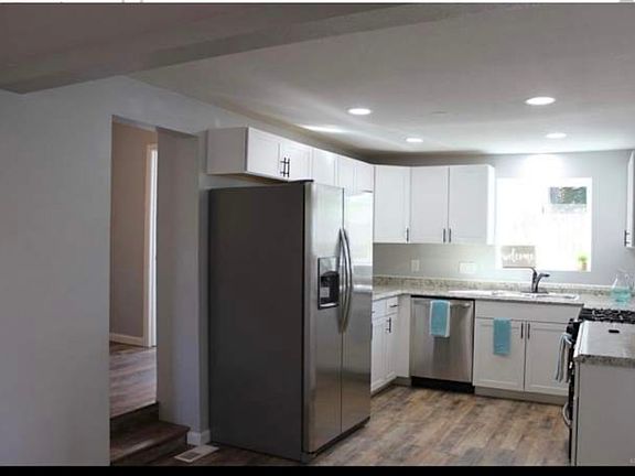2nd image of 2532 E Willamette Ave Room 1