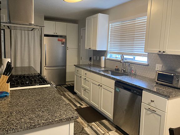 4th image of 1070 S Decatur St #1
