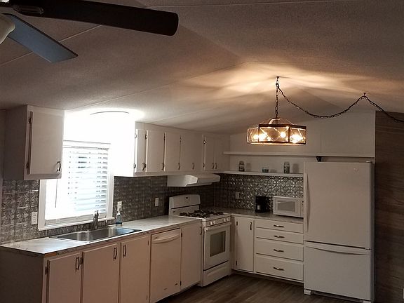 4th image of 583 Tuna St