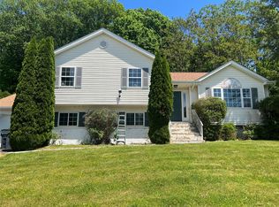 61 Ramblewood Dr, Newburgh, NY 12550