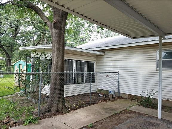 3rd image of 6716 Meadowbrook Dr