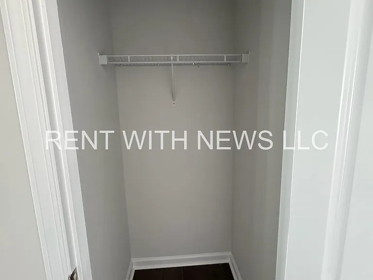 243 Paramount Dr — Photo 7