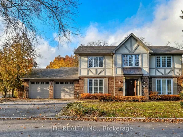 30 Hedgewood Rd, Toronto, ON M2L 1L5
