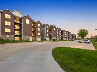 1092 Walnut Ave UNIT 102, Riverside, IA 52327