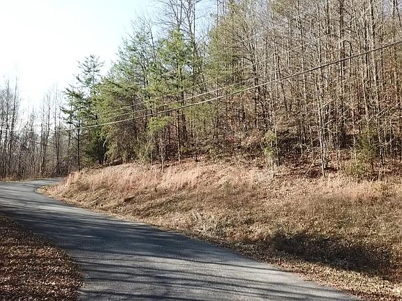 5th image of 142 Whistle Valley Rd