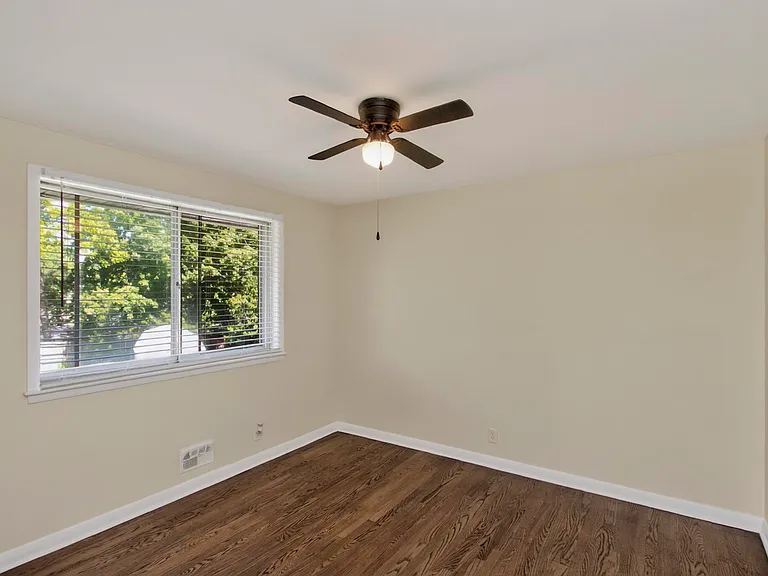 218 Cumberland Cir #1 — Photo 9