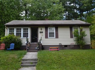 913 Hunter Dr, Mount Airy, NC 27030