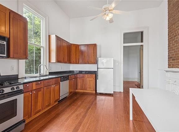 4th image of 3516 Laurel St #A