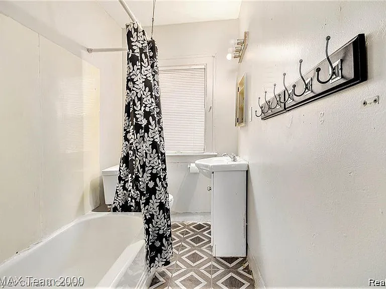 2327 Sturtevant St — Photo 6