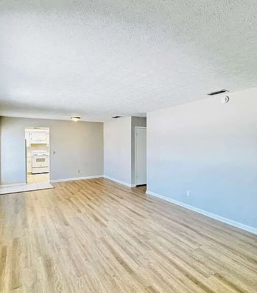 3619 SE 9th Pl #3 — Photo 1